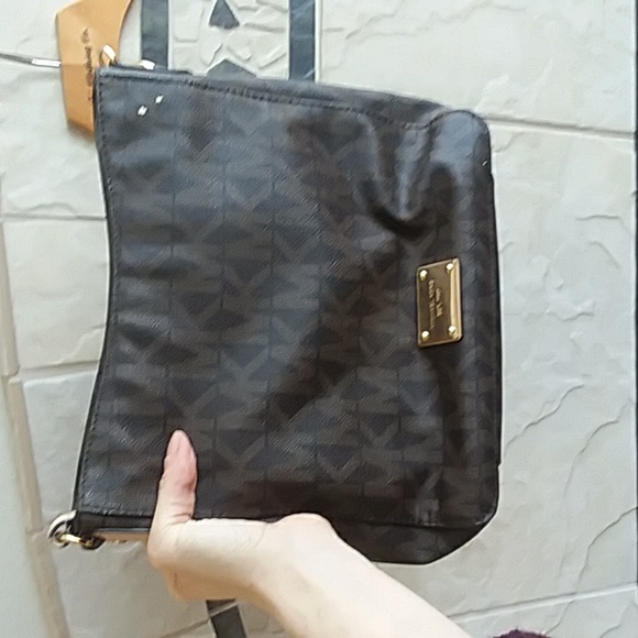 Michael Kors Handbags - Michael Kors monogram purse logo